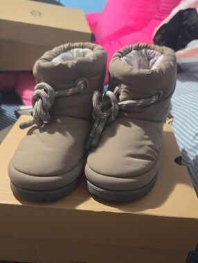 Ugg Big Kids 5